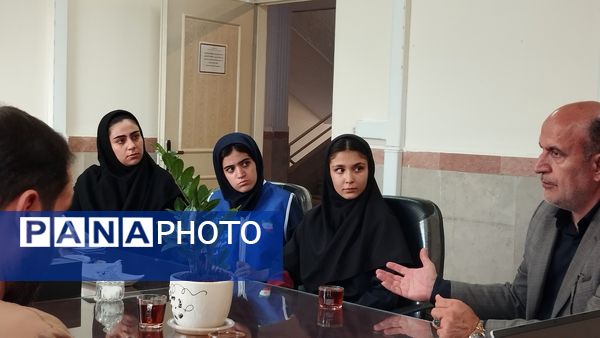 جلسه همکاری کمیته امداد و شورای دانش‌آموزی در آموزش و پرورش ناحیه ۲ کرج و شهرستان فردیس 