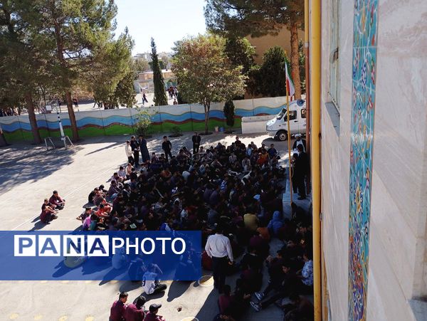 حضور اورژانس اجتماعی شهرستان کاشمر در دبیرستان میثاق
