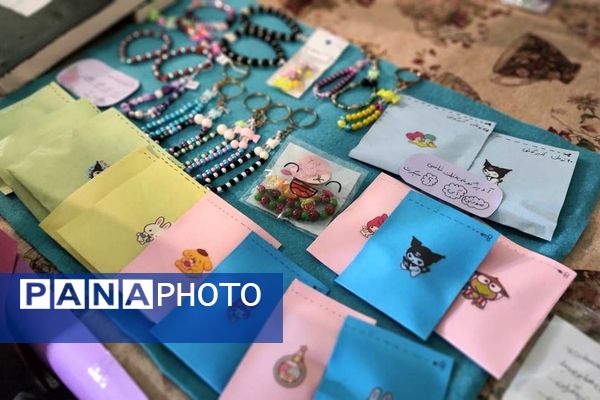 نمایشگاه کسب و کارهای دانش آموزی در دبستان حکمت نبوی ناحیه دو شهرری 