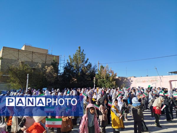 دانش‌آموزان شهید نجفی فدافن هم‌صدا با انقلاب در مراسم سیزده آبان