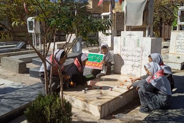 عطر ایثار در هوای سیزده آبان