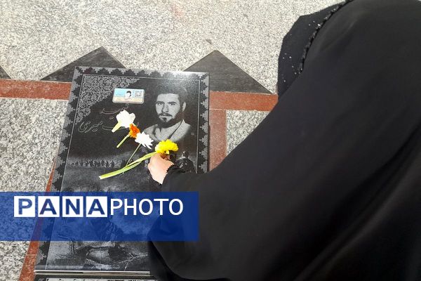 گلباران مزار شهدای ملارد با حضور مسئولان و خانواده‌های معظم شهدا 