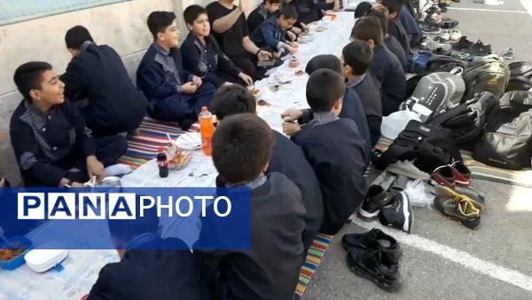 آیین بزرگداشت روز دانش آموز در دبستان سمیه قم