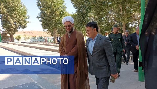 مراسم غبارروبی و عطرافشانی مزار مطهر شهدای اهر به‌مناسبت هفته دولت 