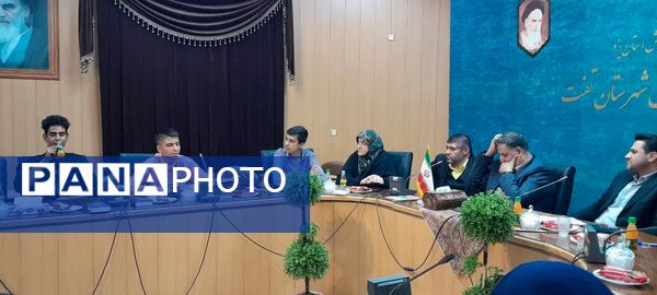 نشست خبرنگاران پانا تفت با رئیس سازمان دانش‌آموزی استان یزد