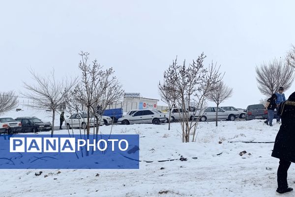  برف بازی مردم نیشابور در روستای برف ریز 