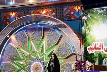 دکلمه خوانی خبرنگار پانا ریحانه منصوری و منتخب فرمانده واحد بسیج دختران متوسطه اول شهرستان برخوار در اختتامیه اردو ایرانیوم 