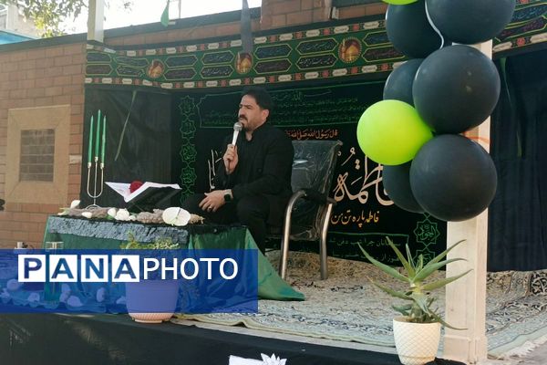 طنین نوای عشق و عزا؛ مراسم عزاداری دهه دوم فاطمیه در مدارس بهارستان‌دو