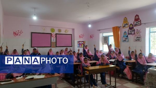 «انگشتر خوشحالی» نماد جشن روز کودک در دبستان شهید هادی آریایی ناحیه یک یزد