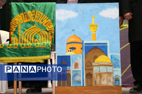 ۴۰۰ نفر از دختران پیشتاز بندرخمیر، پرچم امام مهربانی را به آغوش کشیدند