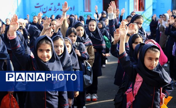صبحگاهی غرق در علم و شادمانی در آموزشگاه جمهوری اسلامی ناحیه یک شهرستان بهارستان 