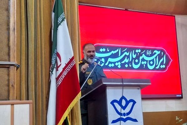 شهدا زنده‌اند و در میدان جنگ همراه ما هستند
