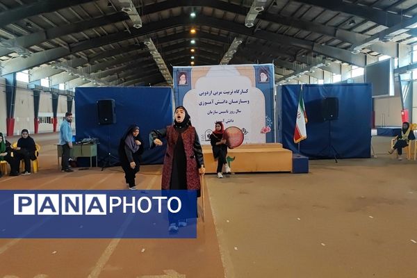 مراسم تجلیل از مربیان سازمان دانش آموزی ملارد 