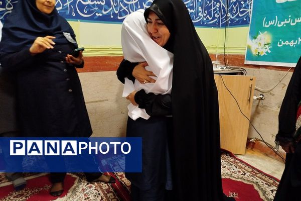 افتتاح کتاب «از ایرانمان دفاع کنیم» در دبستان ۲۲ بهمن با حضور مادر شهید عرشیان افشارمند