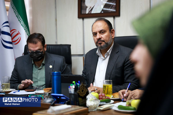نشست هیات رئیسه دوازدهمین دوره مجلس دانش‌آموزی با معاون پرورشی و فرهنگی وزیر آموزش و پرورش