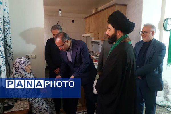 دیدار فرماندار فیروزکوه با خانواده‌های شهدا