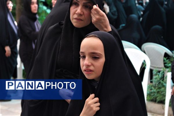 جلوه‌های حزن و خشم در مراسم تشییع شهدا