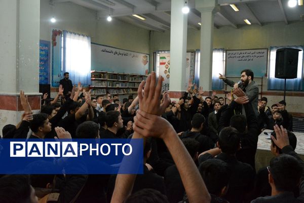 هم‌نوایی دانش‌آموزان مدرسه شهدای علم و فناوری در سوگ حضرت زهرا(س)