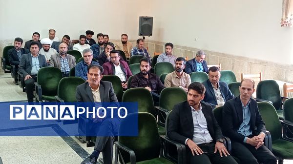 نشست توانمندسازی مدیران و مشاوران مدارس بن با محوریت پیشگیری از آسیبهای اجتماعی