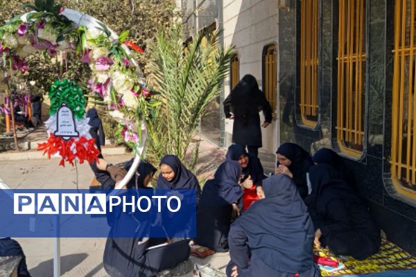 برگزاری نمایشگاه و مراسم صبحانه سلامت به مناسبت هفته تربیت بدنی در دبیرستان راضیه شکرایی ناحیه دو شهرری 