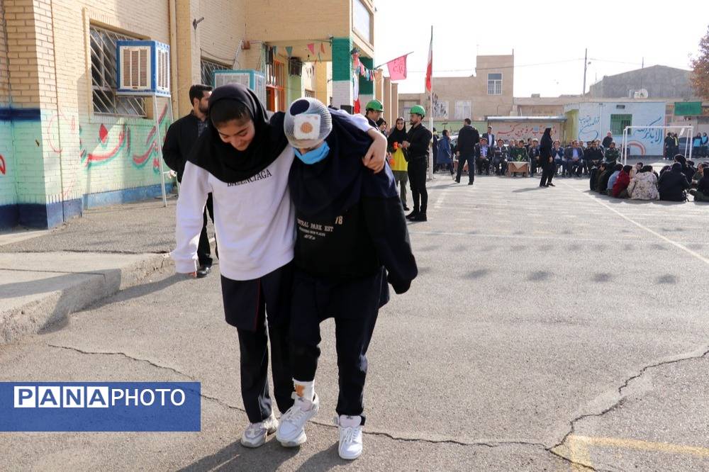 برگزاری مانور سراسری زلزله در مدارس شهرستان نظرآباد؛ گامی به‌سوی مدرسه‌ایمن و جامعه‌تاب‌آور