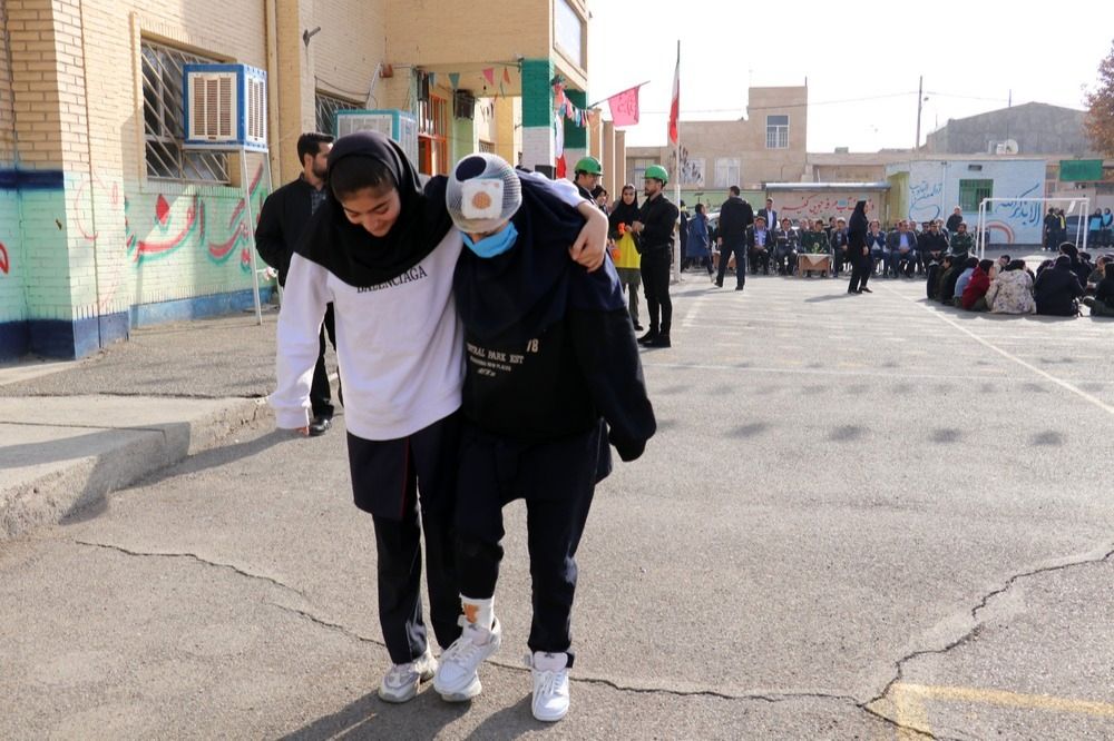 برگزاری مانور سراسری زلزله در مدارس شهرستان نظرآباد؛ گامی به‌سوی مدرسه‌ایمن و جامعه‌تاب‌آور