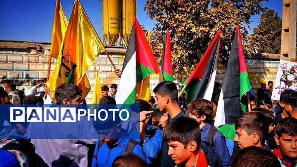 فریاد استکبارستیزی دانش‌آموزان نظرآبادی در روز ۱۳ آبان