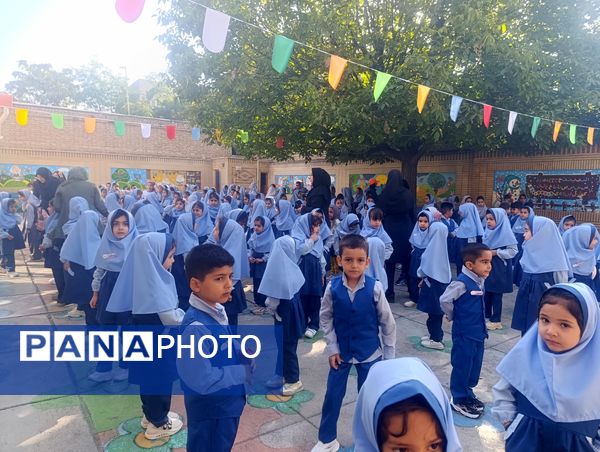زنگ آغاز مهر در دبستان دخترانه مهر و ماه آشخانه 