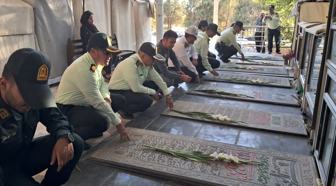 مهمانی لاله ها در گلزار شهدا زرقان 
