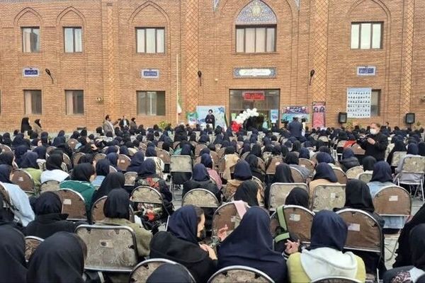 وظیفه اصلی دانش‌آموزان تبدیل علم به ثروت است