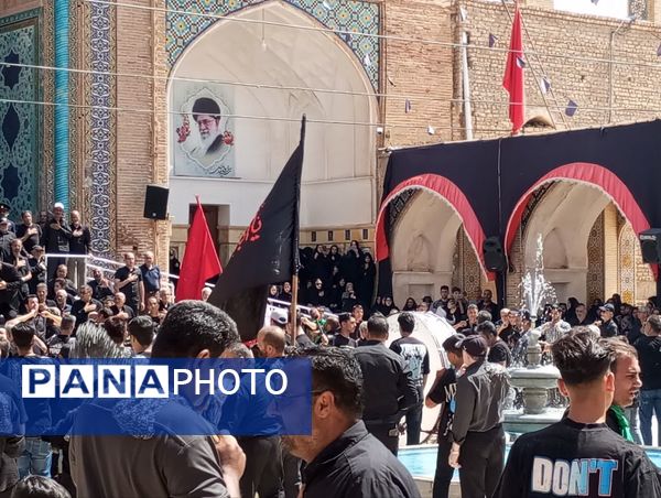 اقامه عزا و نوحه خوانی در صحن آستان مقدس حضرت سلطانعلی(ع) 