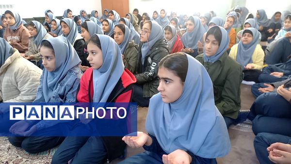 دانش‌آموزان دبیرستان حاج رحمت‌اله شیروانی در سوگ حضرت فاطمه زهرا(س)