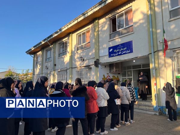 صبحگاه تشکیلاتی در مدرسه شبخ فضل الله نوری کومله