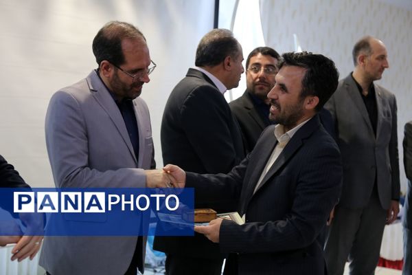 آیین تجلیل از برگزیدگان جشنواره قرآن عترت و نماز آذربایجان شرقی