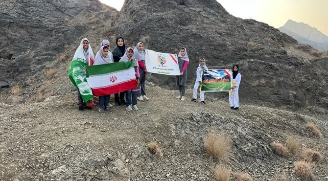 کوهپیمایی دانش‌آموزان دبستان شهدای مکه رودان 