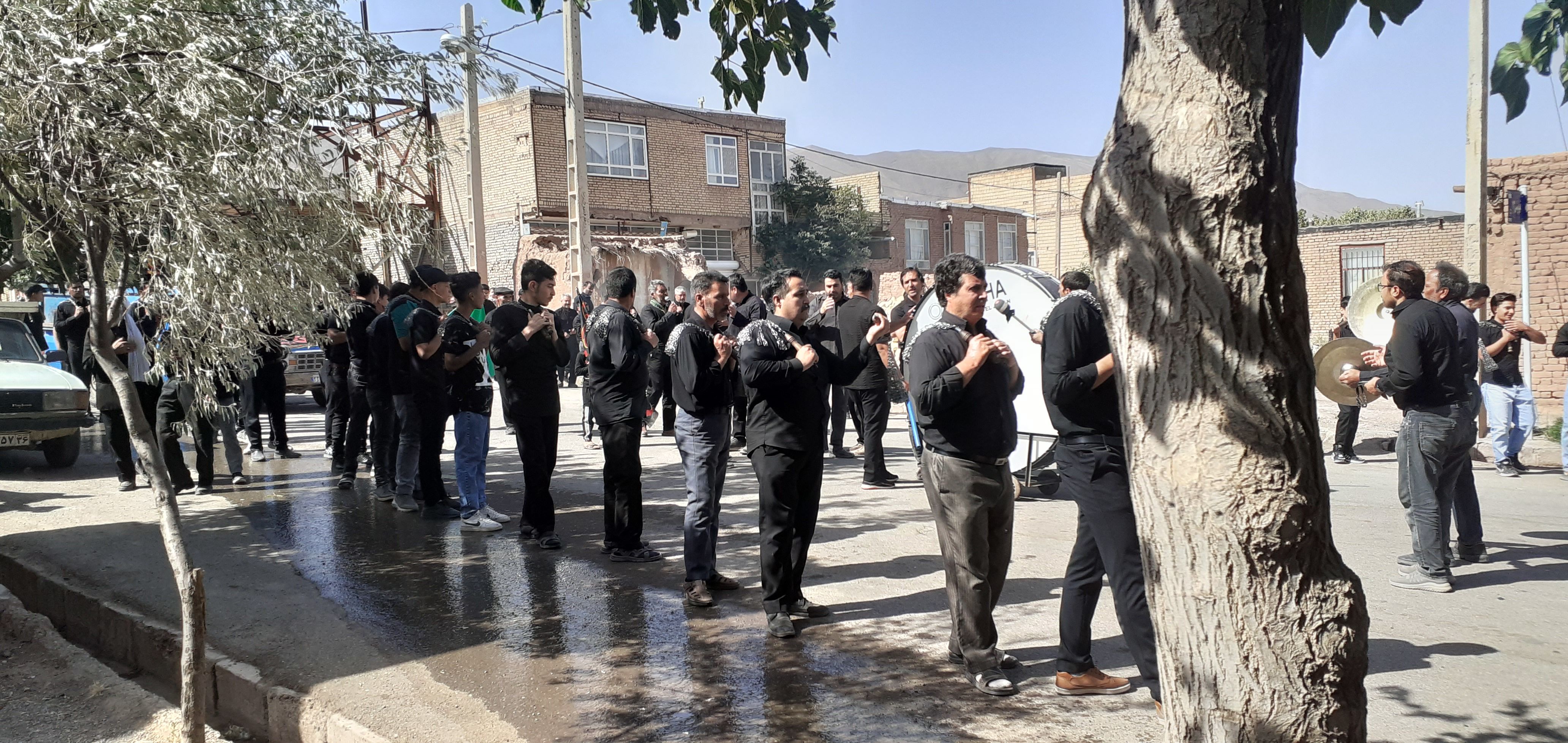 روستای سربالا در سوگ امام حسین(ع)؛ حضور پرشور جوانان در مراسم عزاداری حماسه‌ساز شد