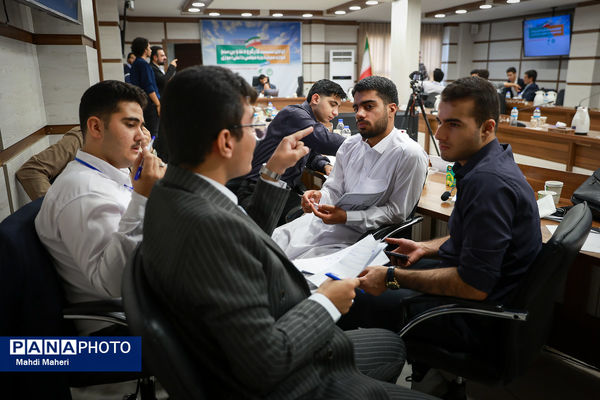 دومین روز نشست کارگروه تدوین سند دوازدهمین دوره مجلس دانش‌آموزی