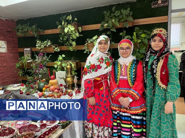 جشن یلدای دانش‌آموزی در دبیرستان تیمسار فلاحی ناحیه یک کرج 