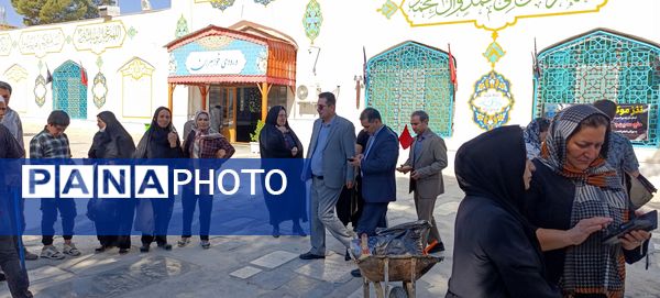 بدرقه دانش‌آموزان اعزامی به پیاده‌روی اربعین 