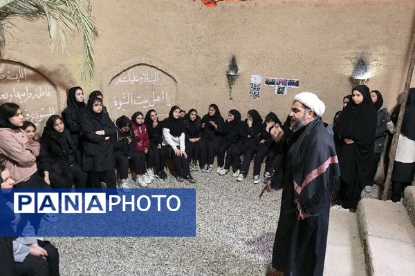 بازدید دانش‌آموزان دبیرستان یادگار امام از کوچه‌های بنی‌هاشم؛ روایتی از همدلی و سوگواری