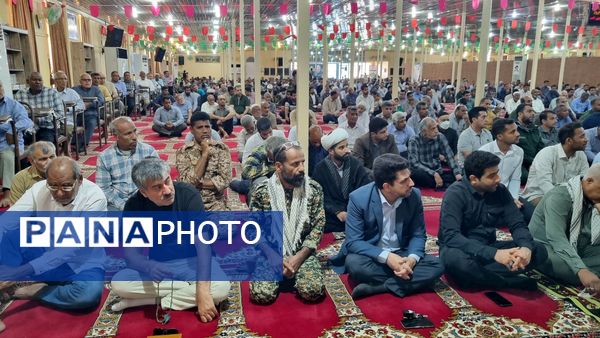 تجمع نمازگزاران نماز جمعه قشم در روز خشم و نصر