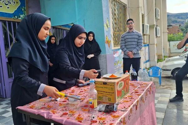 تربیت دانش‌آموز کنجکاو با آزمایش در مدرسه 