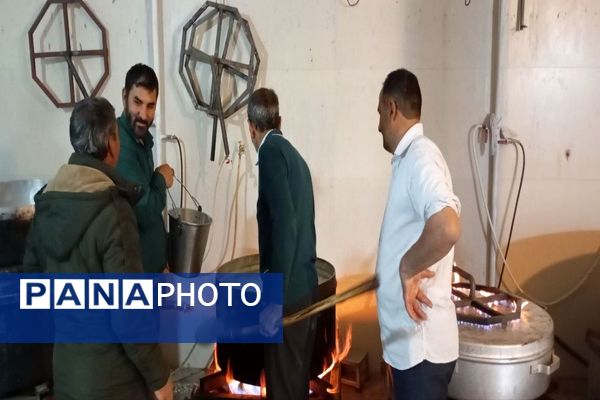 اعتکاف دانش‌آموزی در مسجد جامع شهر بار نیشابور 