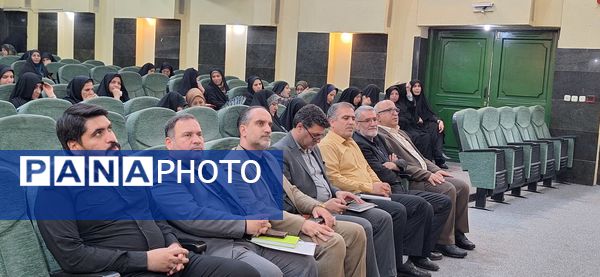 اجلاس مدیران آموزش‌وپرورش منطقه ۱۰ با محوریت تقبیح جنایات صهیونیست‌ها و تقویت پایگاه‌های تابستانی مدارس