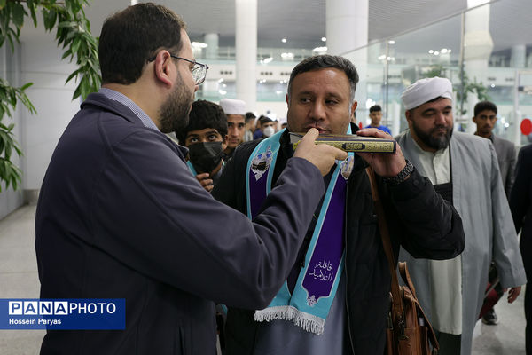 آیین بدرقه دانش‌آموزان و مربیان عمره‌گزار به سرزمین وحی