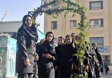 حرف دلم؛ یادگاری صمیمانه دانش‌آموزان در جشن ملوک زندی