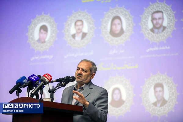 مراسم گرامیداشت روز معلم و تجلیل از اساتید نمونه دانشگاه فرهنگیان