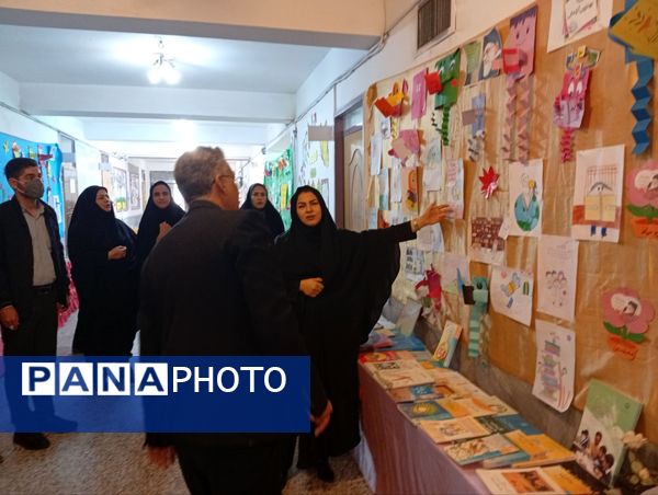 آیین نواختن زنگ کتاب و کتابخوانی در دبستان تربیت