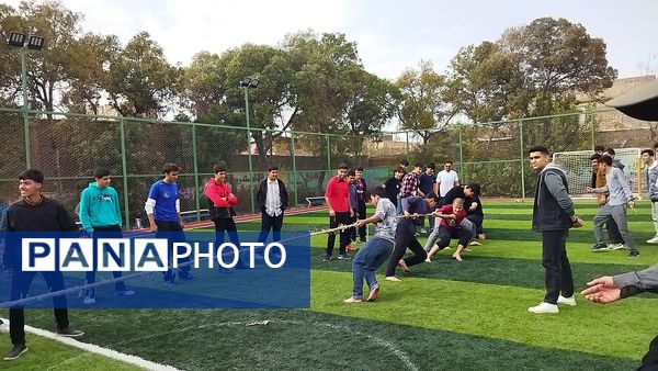 مسابقات طناب کشی شهید پارسا منصور در دبیرستان شاهد ابوذر غفاری 