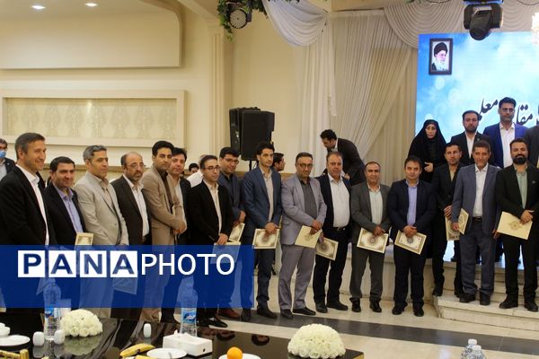 برگزاری مراسم گرامیداشت مقام معلم در بهارستان‌دو